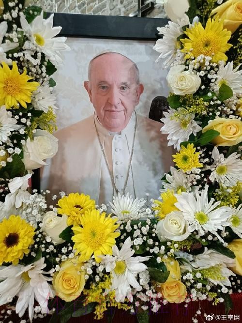 训练之前 皇马全队为教皇方济各逝世默哀1分钟 训练之前 皇马全队为教皇方济各逝世默哀1分钟